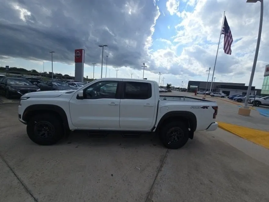 2025 Nissan Frontier Crew Cab PRO-4X photo 1