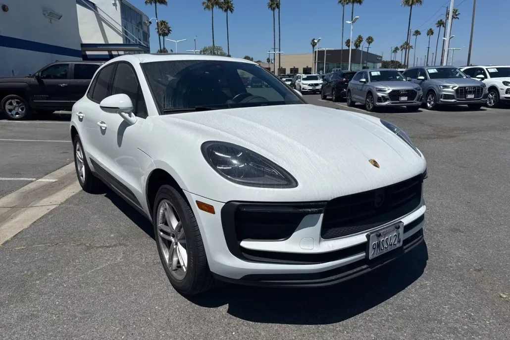 2024 Porsche Macan Base photo 1