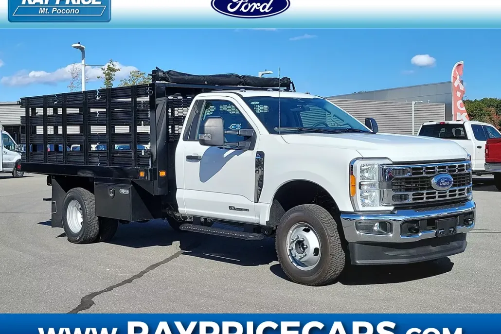 2023 Ford F-350 XL photo 1