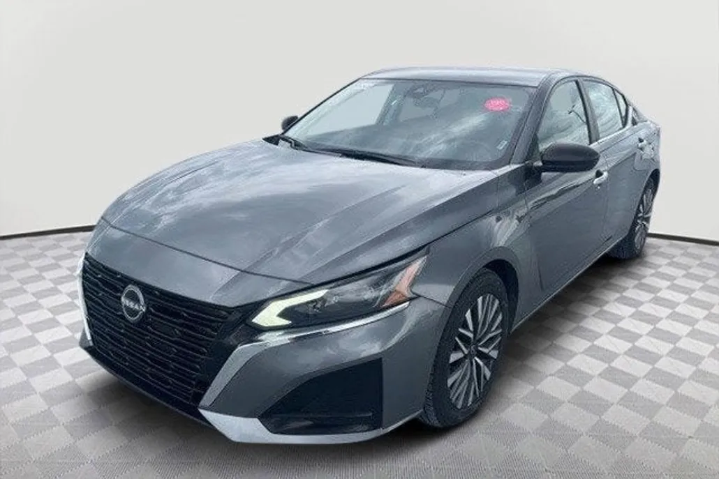 2024 Nissan Altima 2.5 SV photo 1