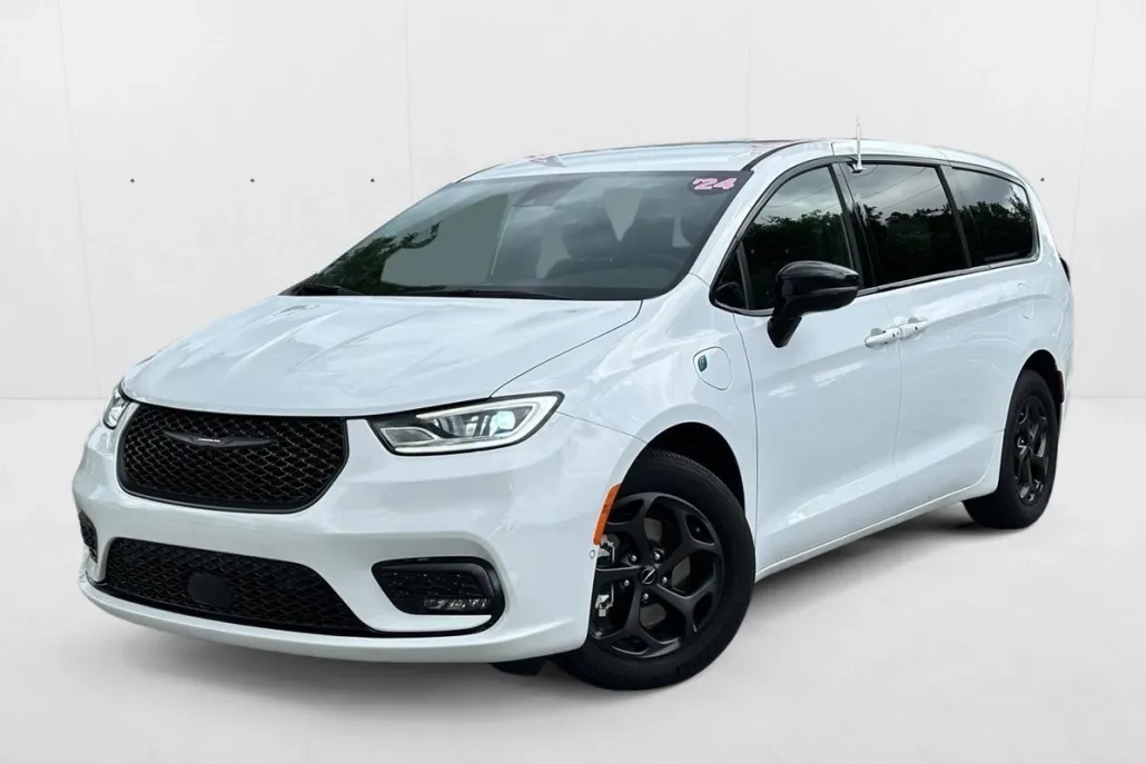 2024 Chrysler Pacifica Hybrid photo 1