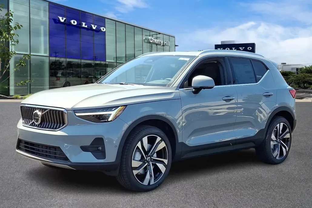 2025 Volvo XC40 AWD photo 1