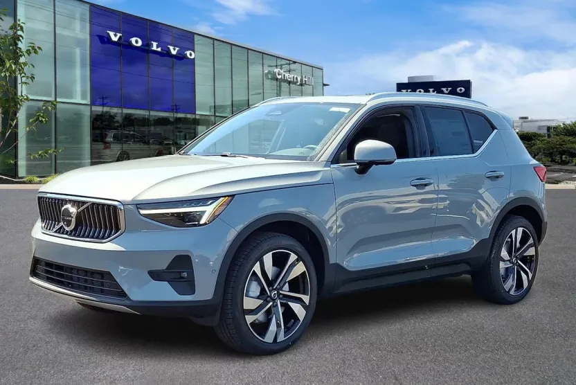 2025 Volvo XC40 AWD photo 1