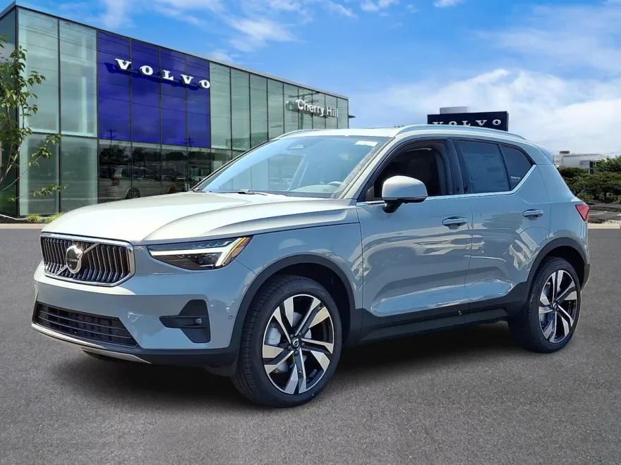 2025 Volvo XC40 AWD photo 1