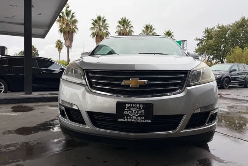 2017 Chevrolet Traverse 1LT photo 1