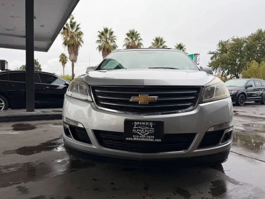 2017 Chevrolet Traverse 1LT photo 1
