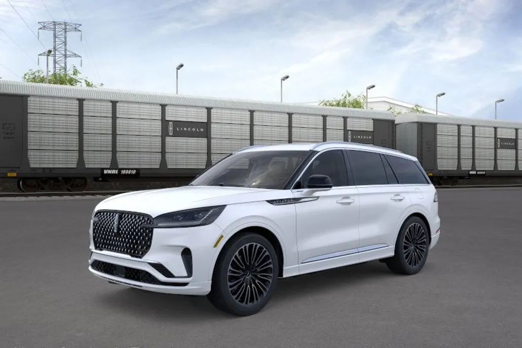 2025 Lincoln Aviator Black Label photo 1