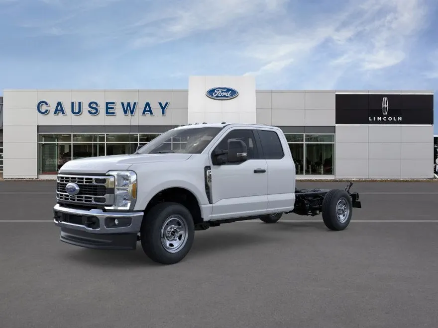 2025 Ford F-350 XL photo 1