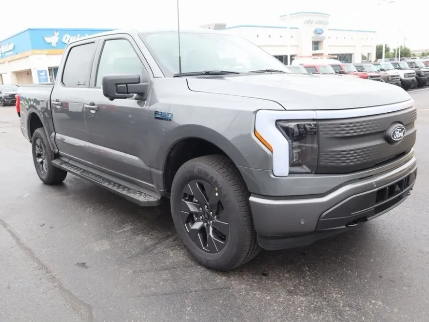 2025 Ford F-150 Lightning photo 1
