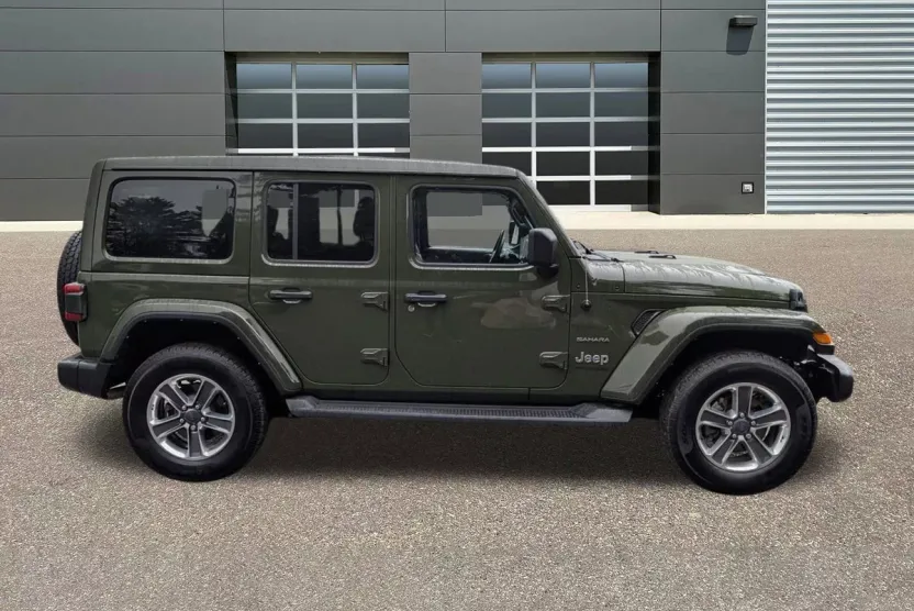 2021 Jeep Wrangler Unlimited Sahara photo 1