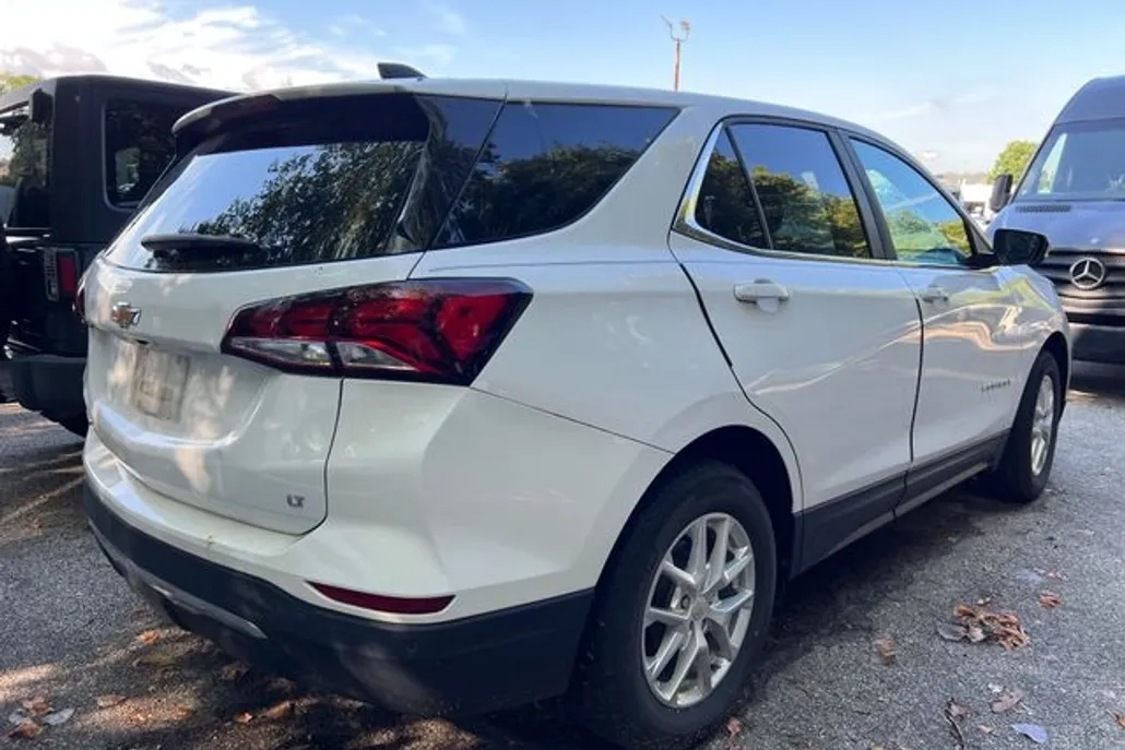 2022 Chevrolet Equinox LT photo 1