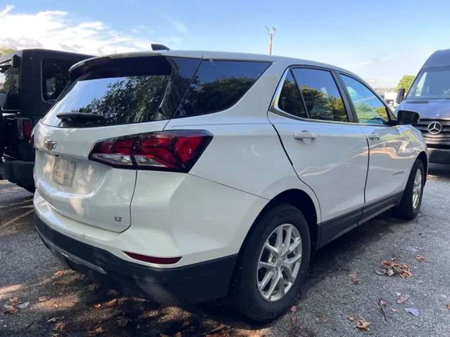 2022 Chevrolet Equinox LT photo 1