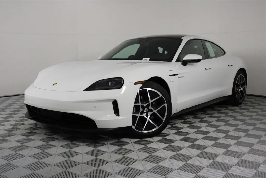 2025 Porsche Taycan photo 1