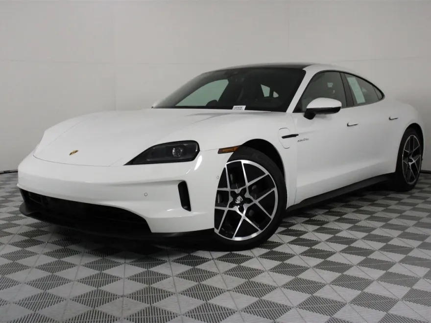 2025 Porsche Taycan photo 1