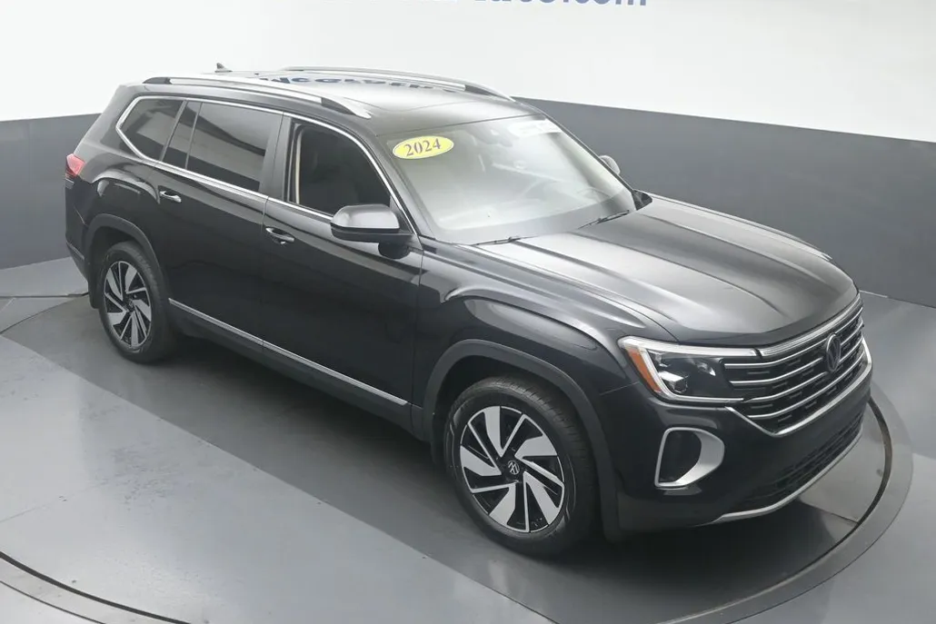 2024 Volkswagen Atlas SEL photo 1
