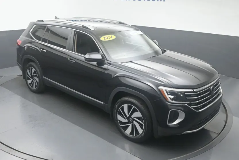 2024 Volkswagen Atlas SEL photo 1