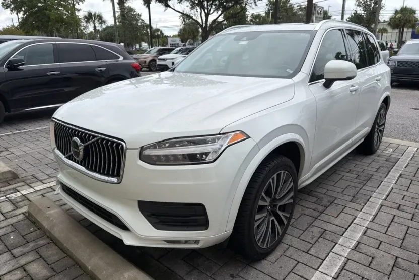 2020 Volvo XC90 T5 Momentum photo 1