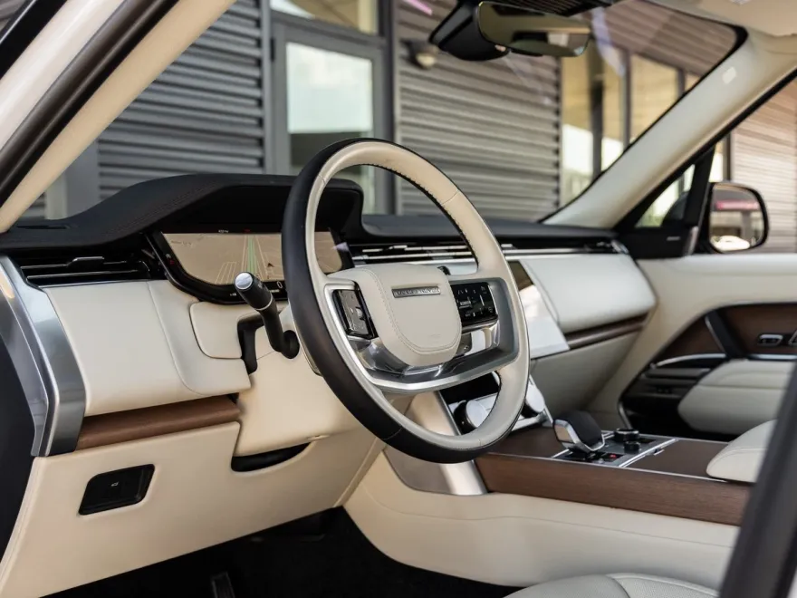 2023 Land Rover Range Rover SE photo 22