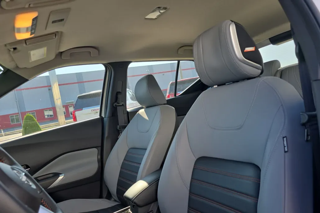 2024 Nissan Kicks SR photo 1