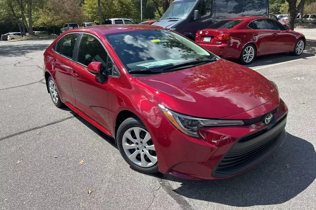 2026 Toyota Corolla LE photo 1