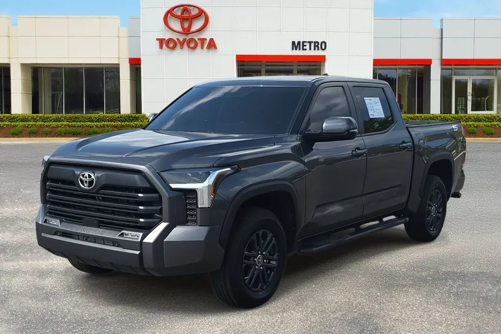 2024 Toyota Tundra SR5 photo 1