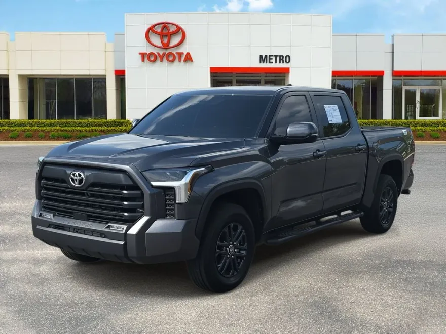 2024 Toyota Tundra SR5 photo 1