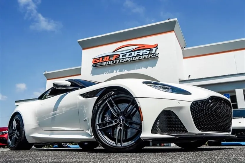 2019 Aston Martin DBS photo 1