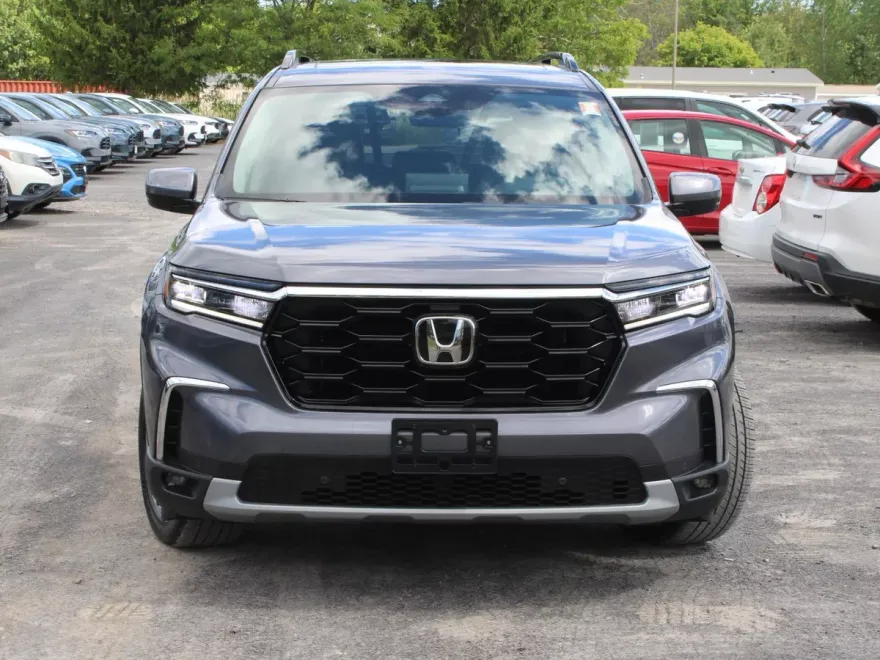 2024 Honda Pilot Touring photo 1