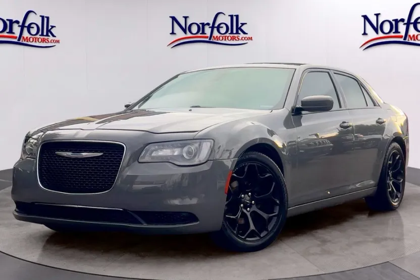 2019 Chrysler 300 S photo 1