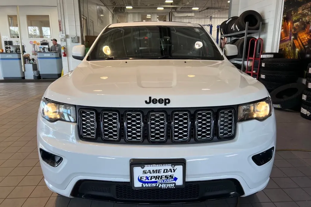 2019 Jeep Grand Cherokee Altitude photo 1