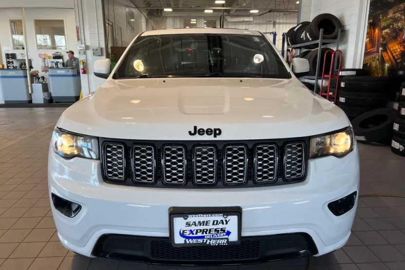 2019 Jeep Grand Cherokee Altitude photo 1