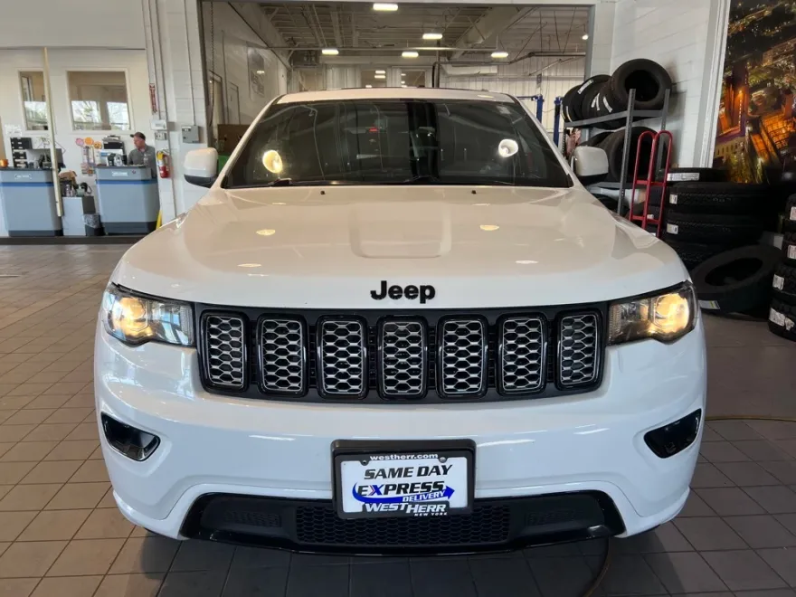 2019 Jeep Grand Cherokee Altitude photo 1