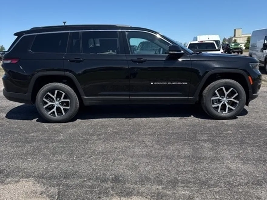2025 Jeep Grand Cherokee L photo 1