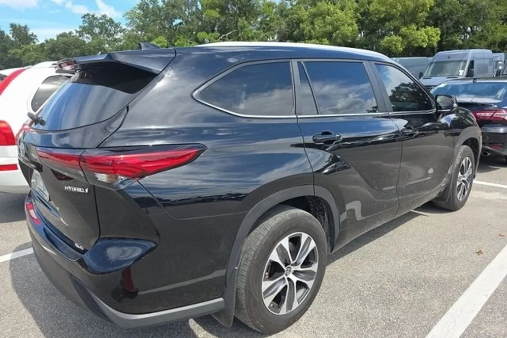 2023 Toyota Highlander Hybrid XLE photo 1