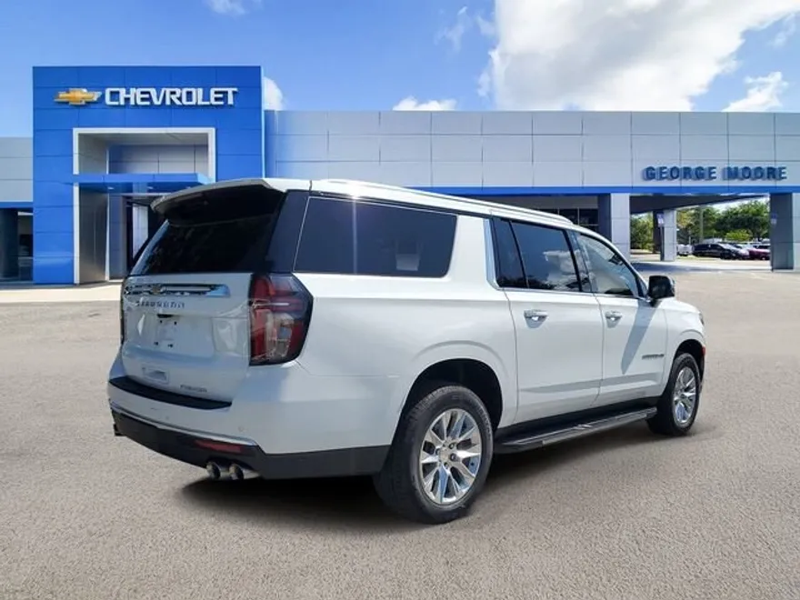 2024 Chevrolet Suburban Premier photo 1