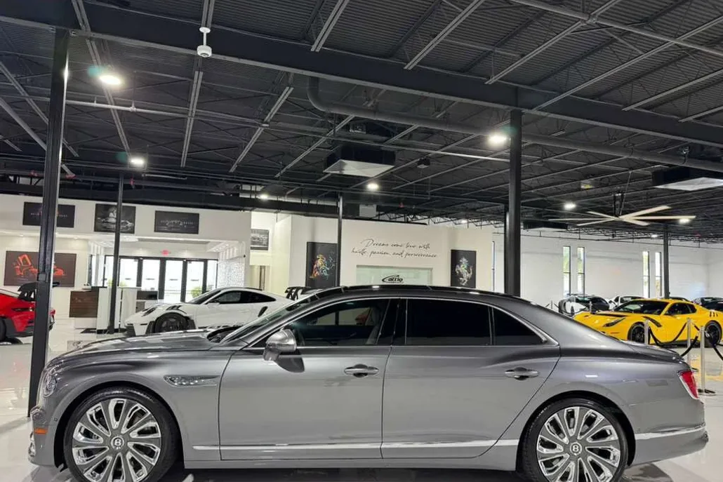 2022 Bentley Flying Spur W12 Mulliner photo 1