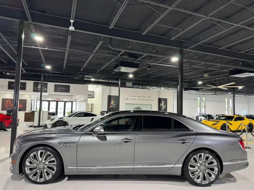 2022 Bentley Flying Spur W12 Mulliner photo 1