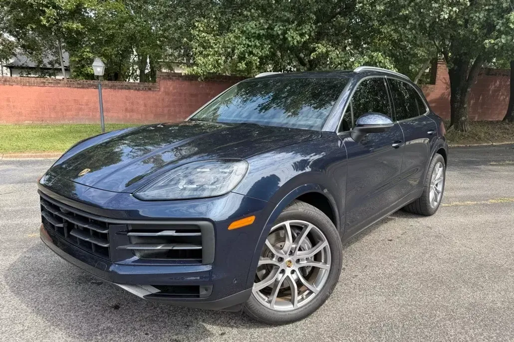 2024 Porsche Cayenne Base photo 1