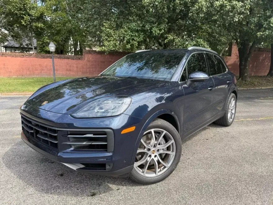 2024 Porsche Cayenne Base photo 1
