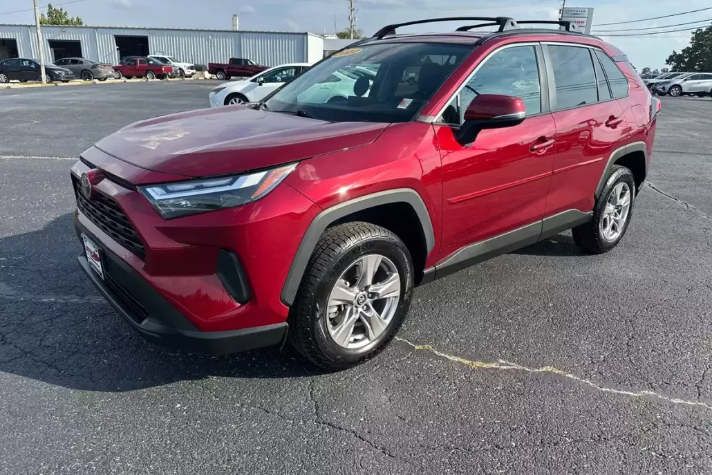 2022 Toyota RAV4 XLE photo 1