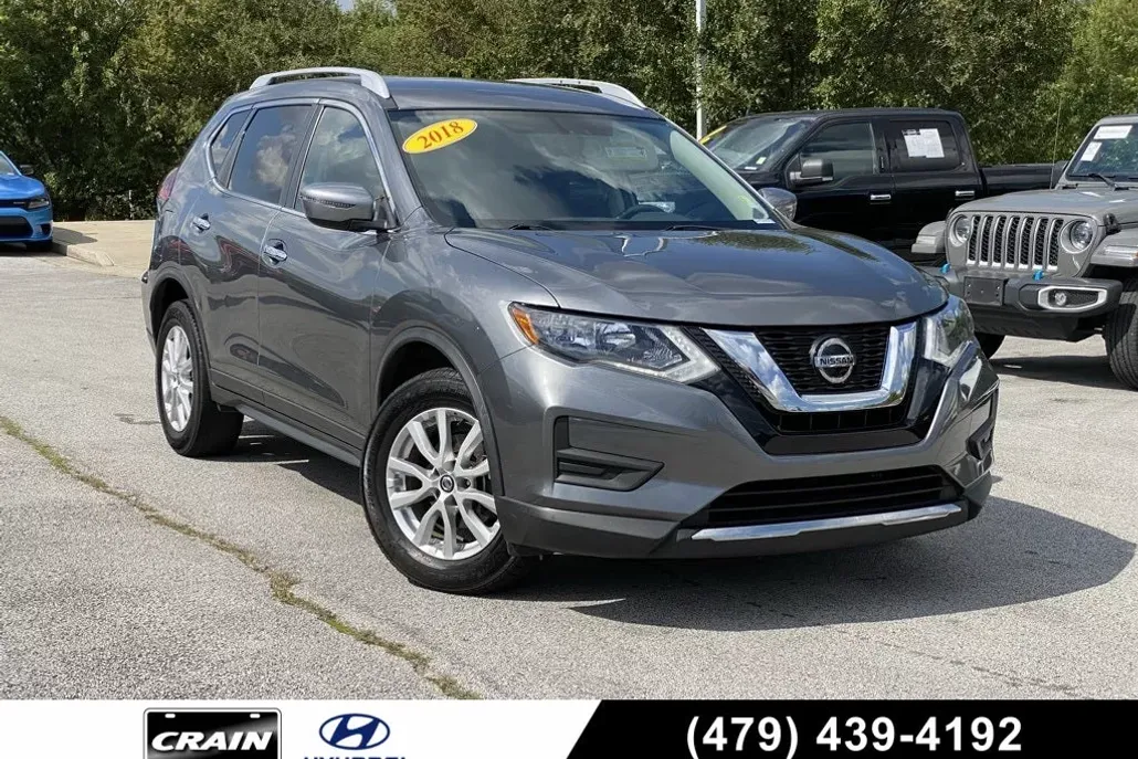 2018 Nissan Rogue SV photo 1