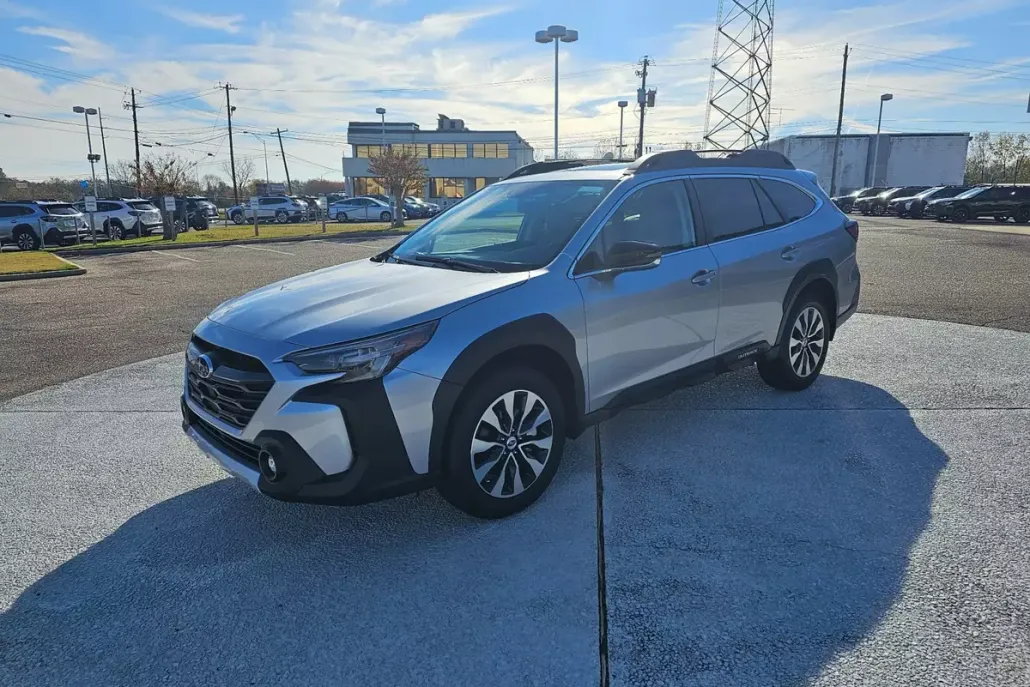 2025 Subaru Outback Limited photo 1