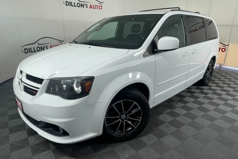 2016 Dodge Grand Caravan R/T photo 1
