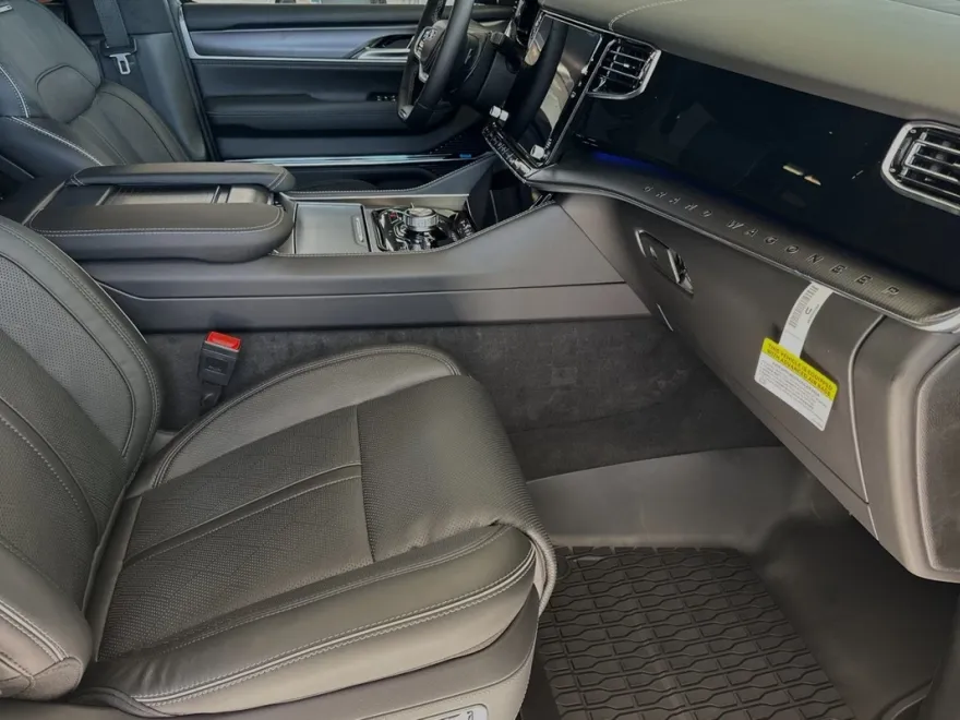 2024 Jeep Grand Wagoneer L photo 17