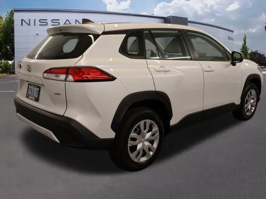2023 Toyota Corolla Cross L photo 1