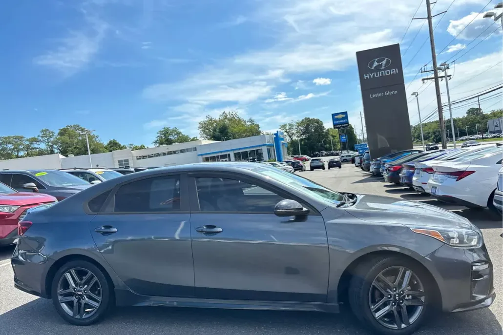 2021 Kia Forte GT-Line photo 1