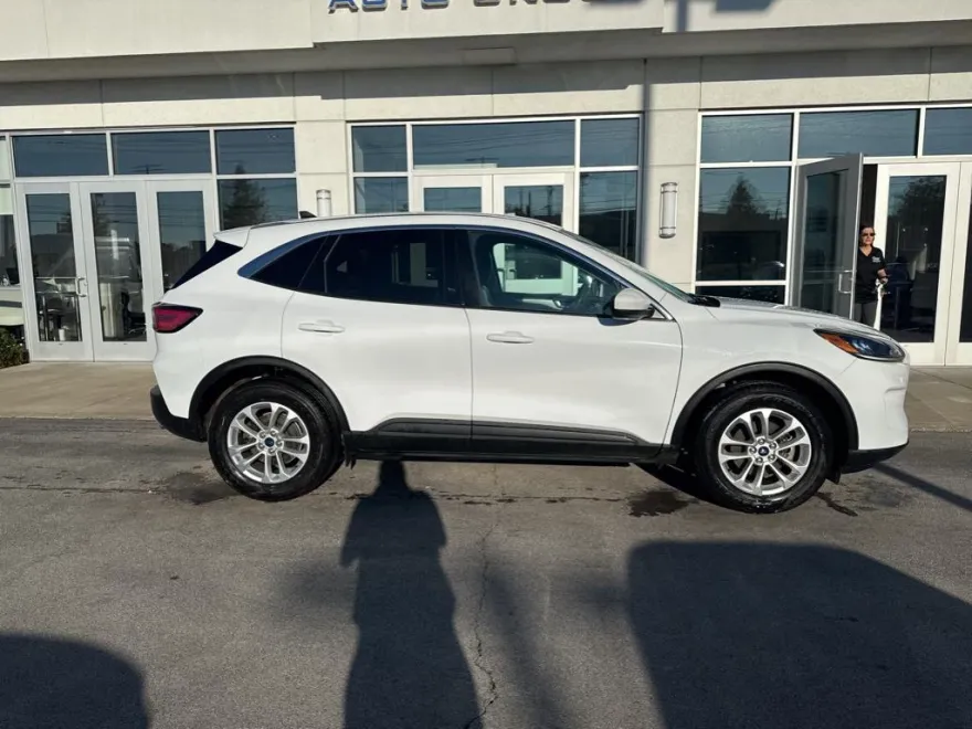 2020 Ford Escape SE photo 1