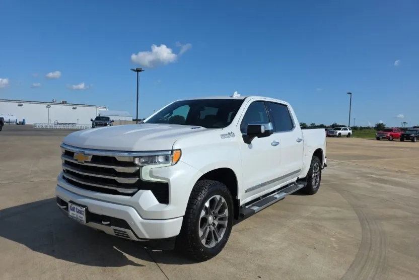2023 Chevrolet Silverado 1500 High Country photo 1