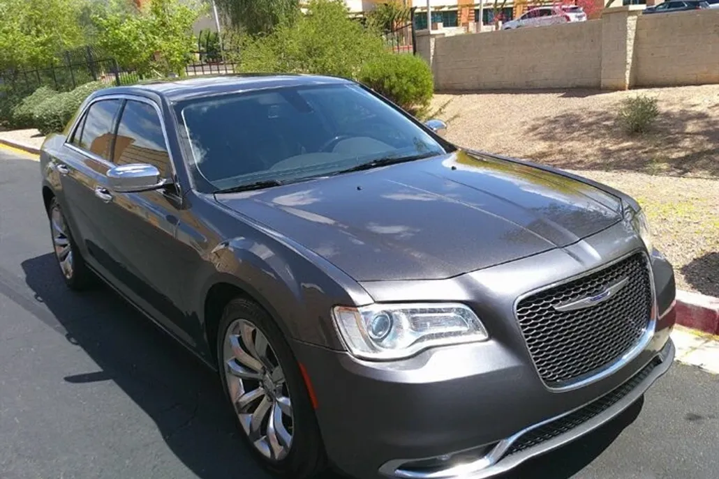 2019 Chrysler 300 Limited photo 1