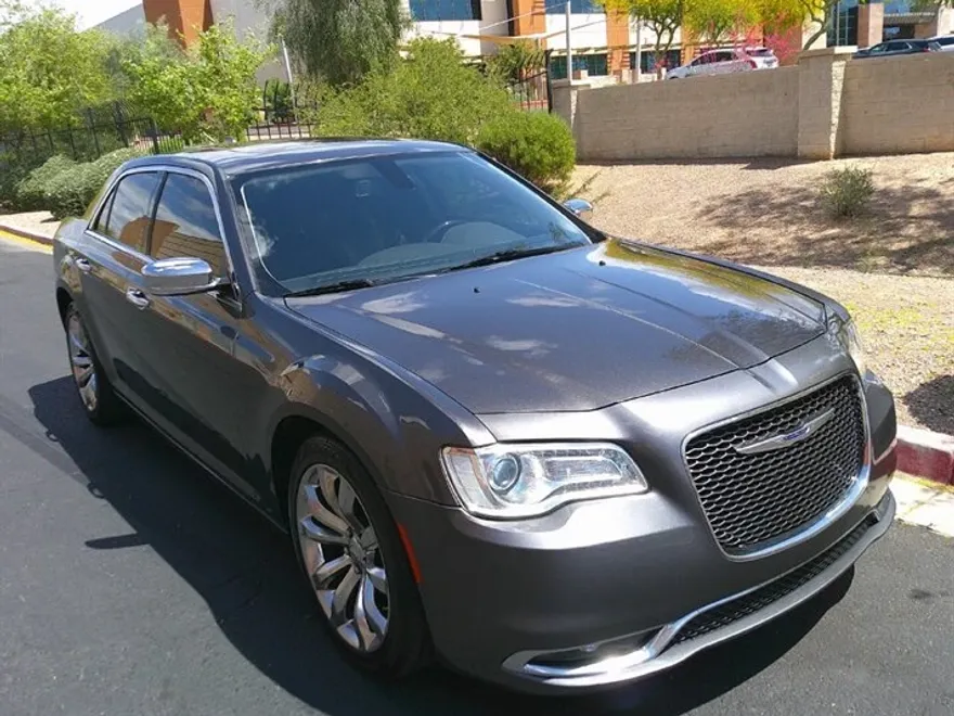 2019 Chrysler 300 Limited photo 1